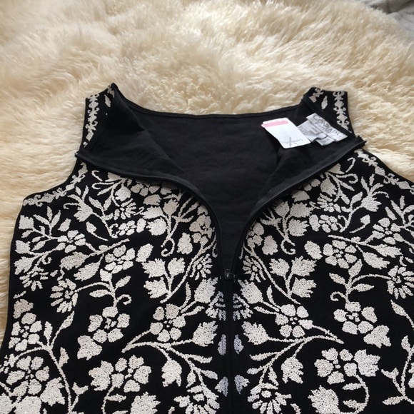 Beautiful beaded black and white tank top - Picture 3 of 8